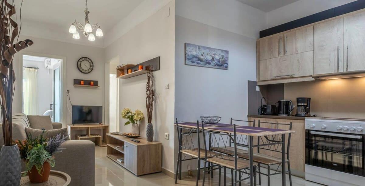 Appartement Comfy Central Square Gem With Balcony à Kalamata Extérieur photo