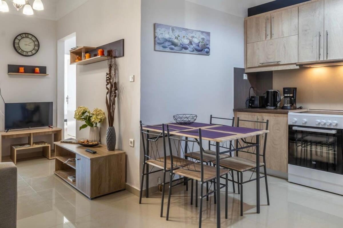 Appartement Comfy Central Square Gem With Balcony à Kalamata Extérieur photo